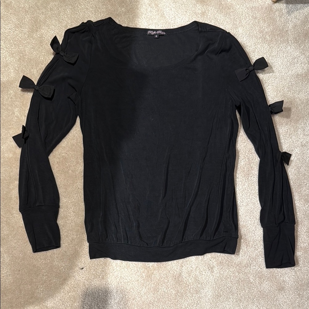 Traffic People Black bow sweatshirt size small